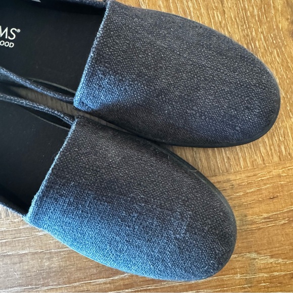 LIKE NEW Tom’s Kameron all black slip on sneakers 8 - Picture 8 of 13